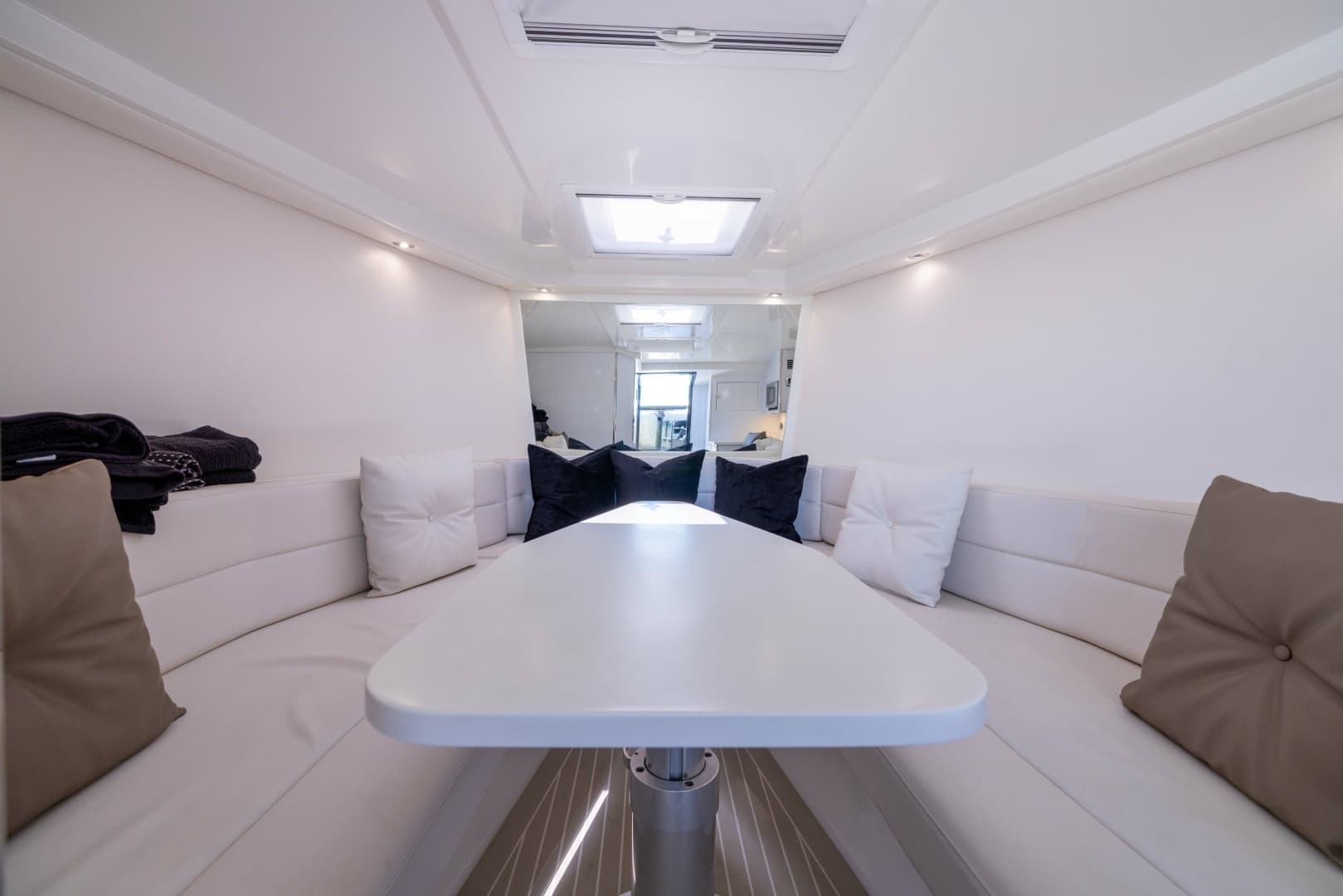 2016 VanDutch VanDutch 40 - Image 20