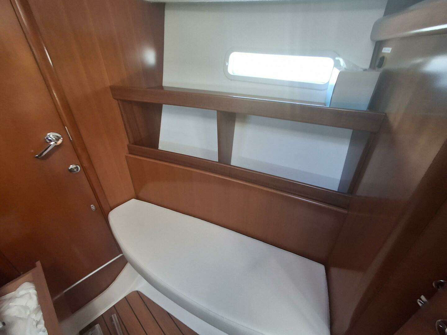 2006 Beneteau 393/403 - Image 17