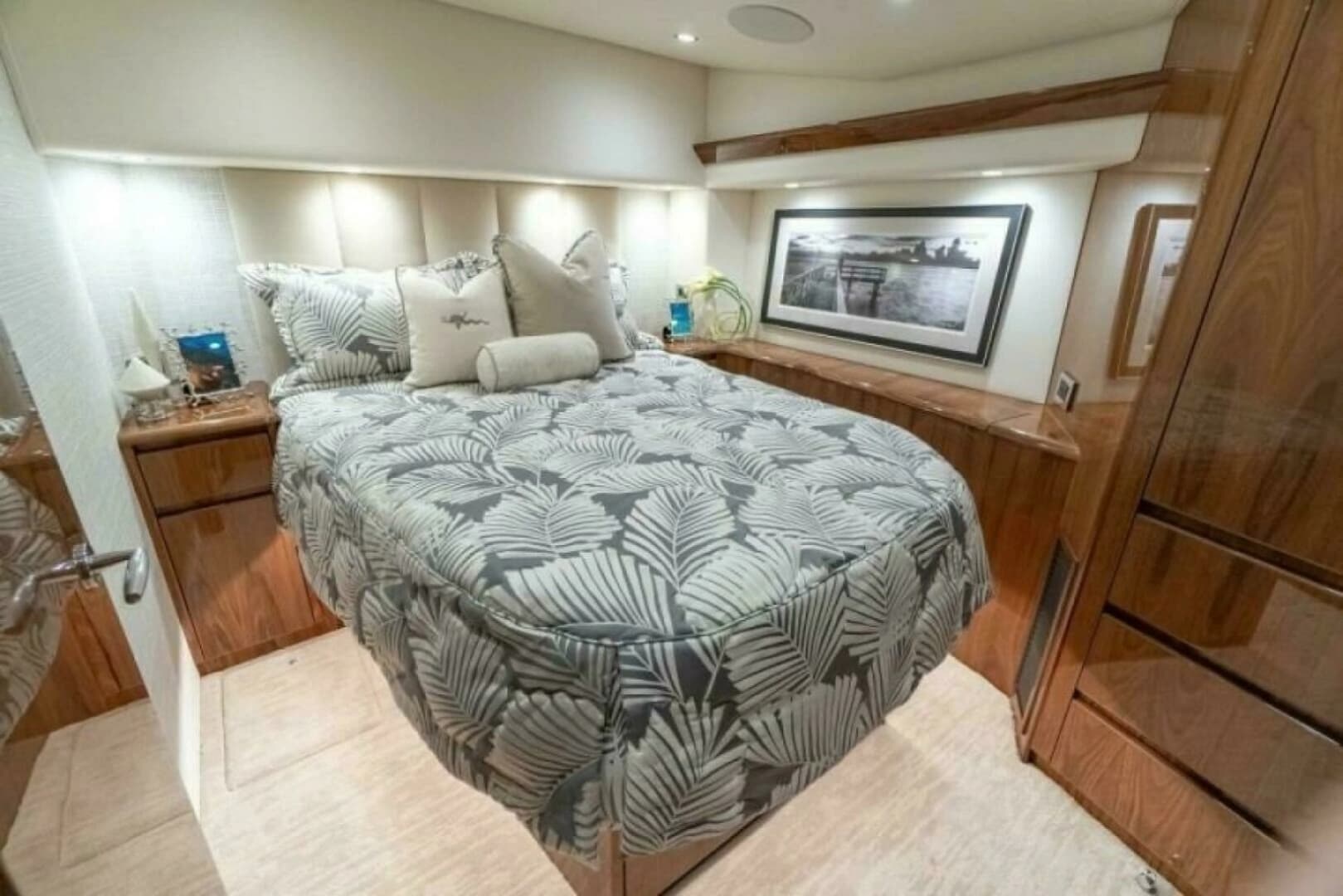 2027 Viking 54 Convertible - Image 7