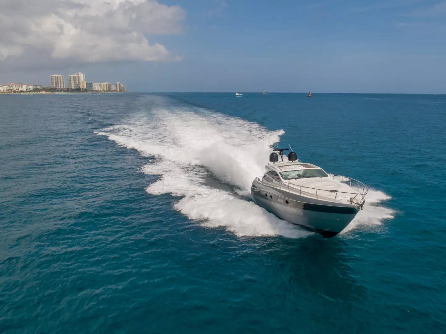 2004 Pershing Express - Image 8
