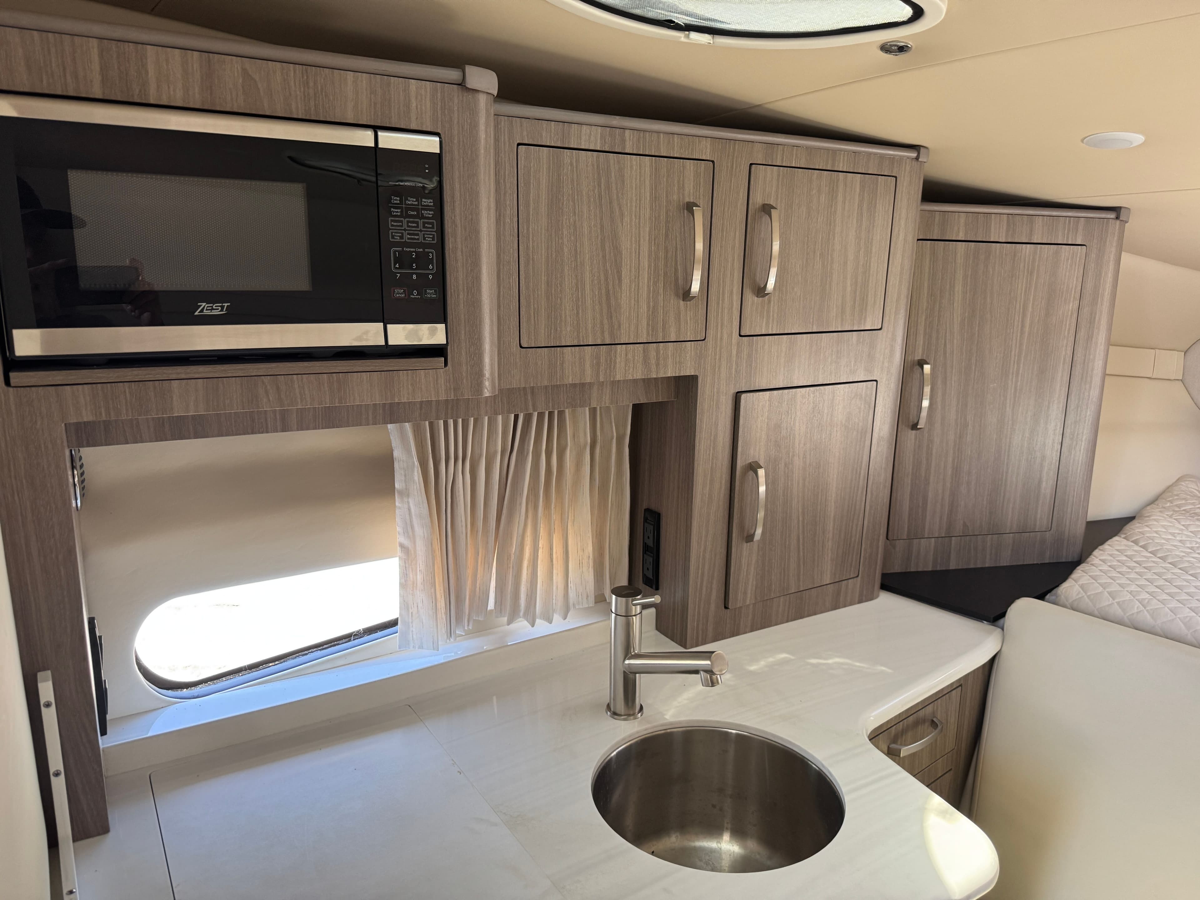 2023 REGAL 33 EXPRESS - Image 45