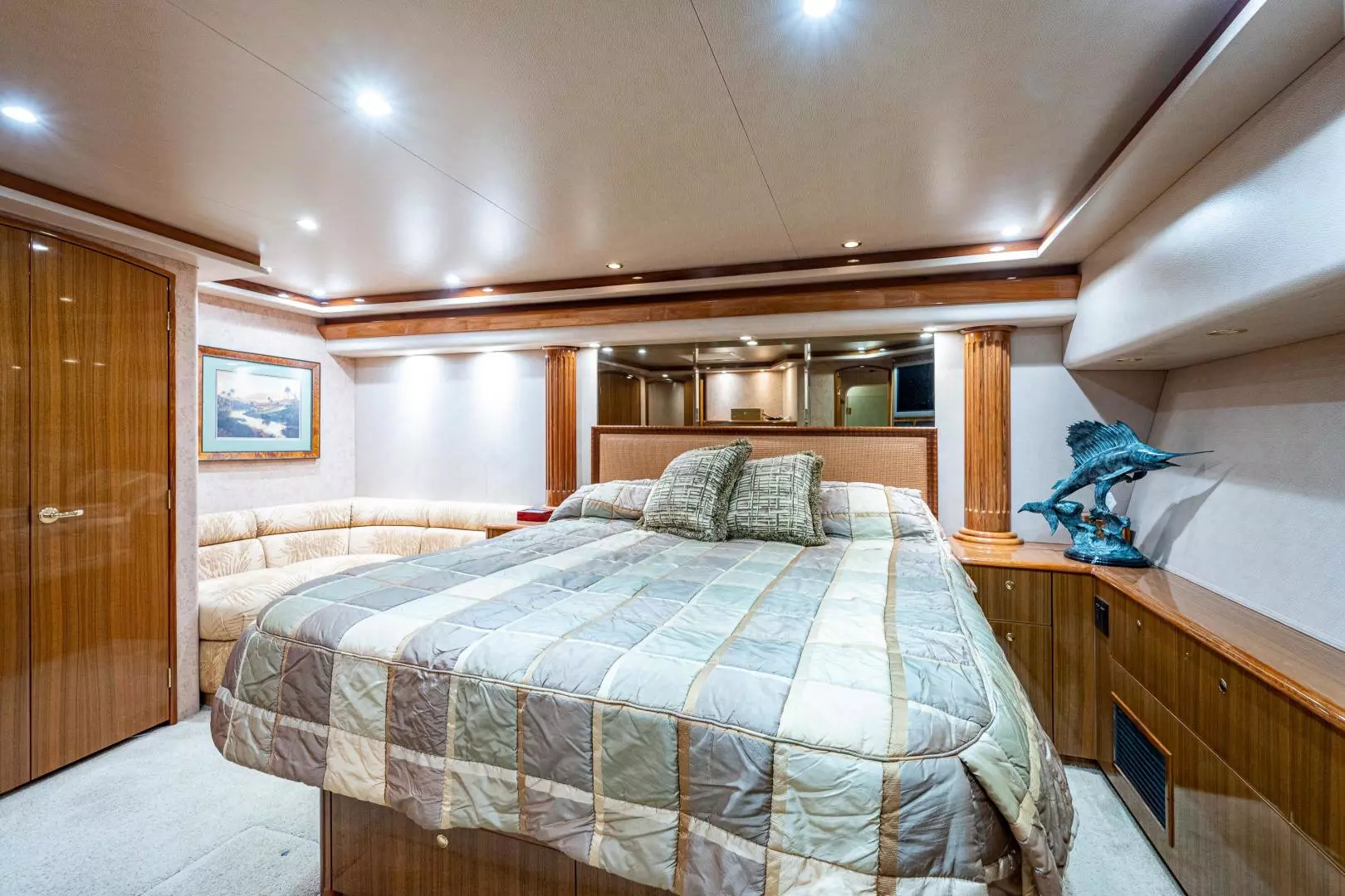 2005 Viking 74 Convertible - Image 15