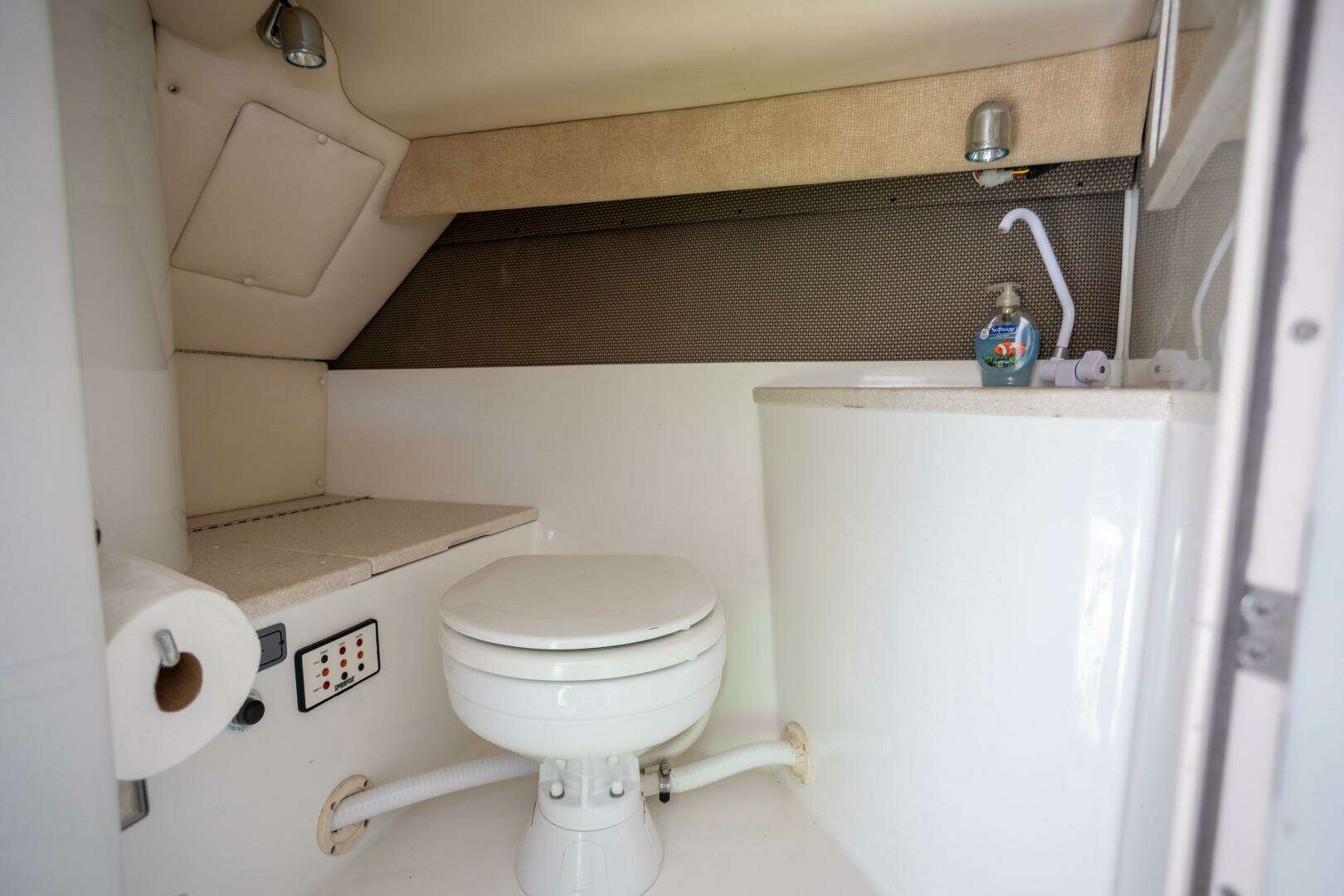 2005 Cobalt 343 - Image 23