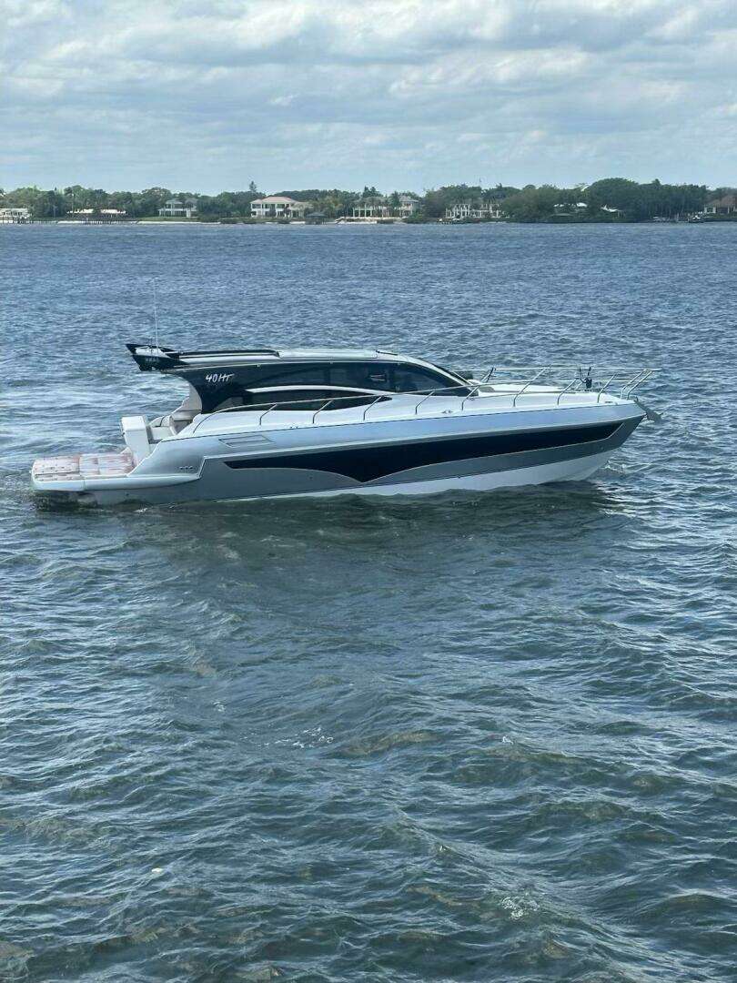 2025 Real 40 HT Luxury - Image 12
