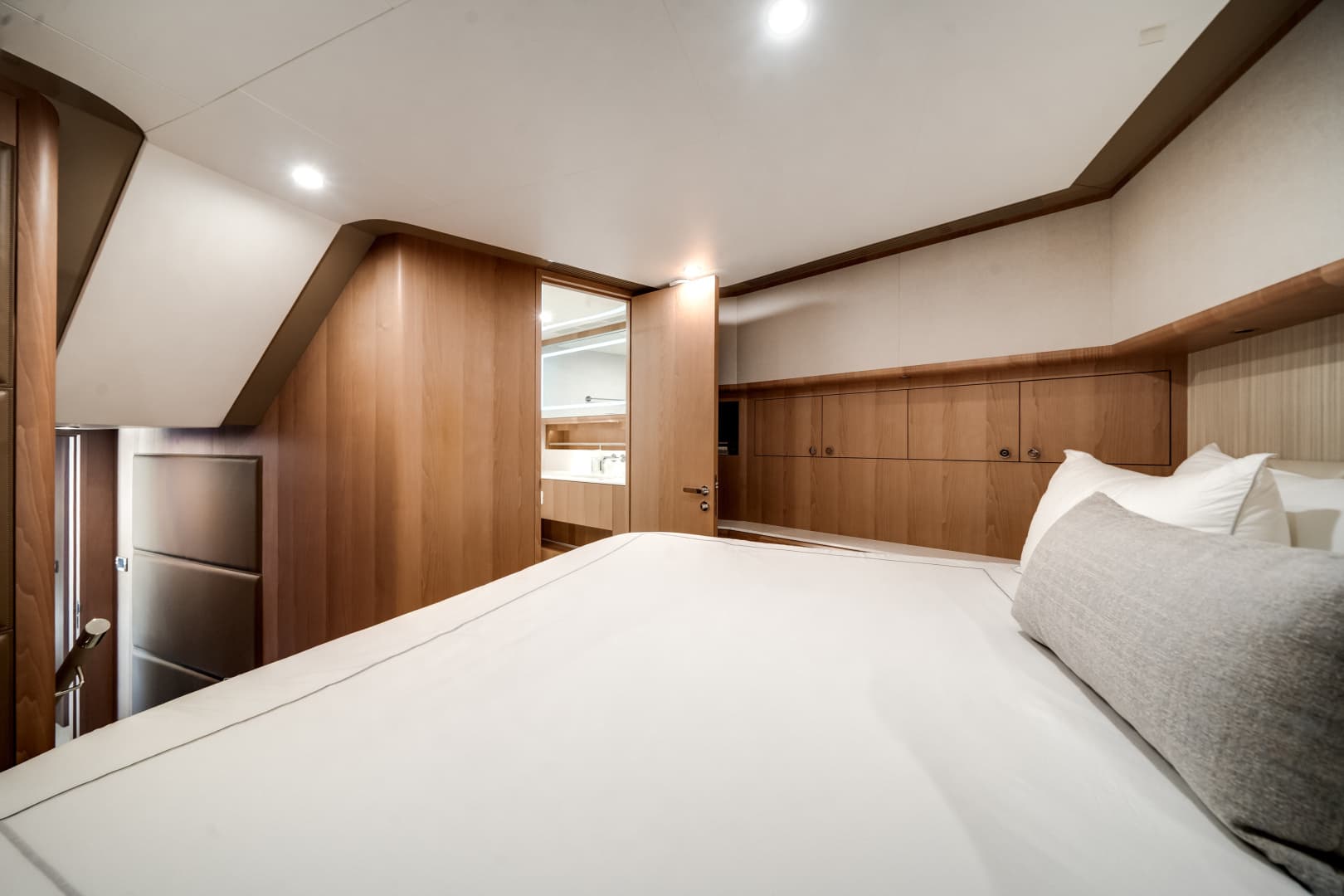 2025 Ocean Alexander 28L - Image 51