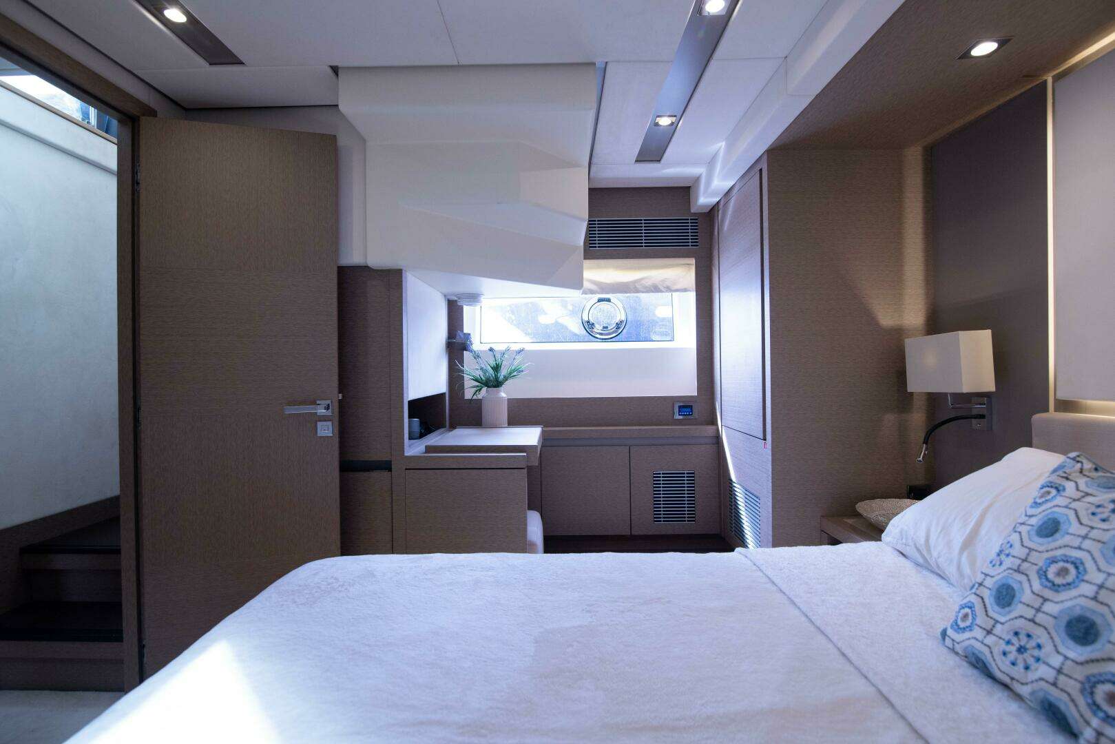 2018 Prestige 680 Flybridge - Image 30
