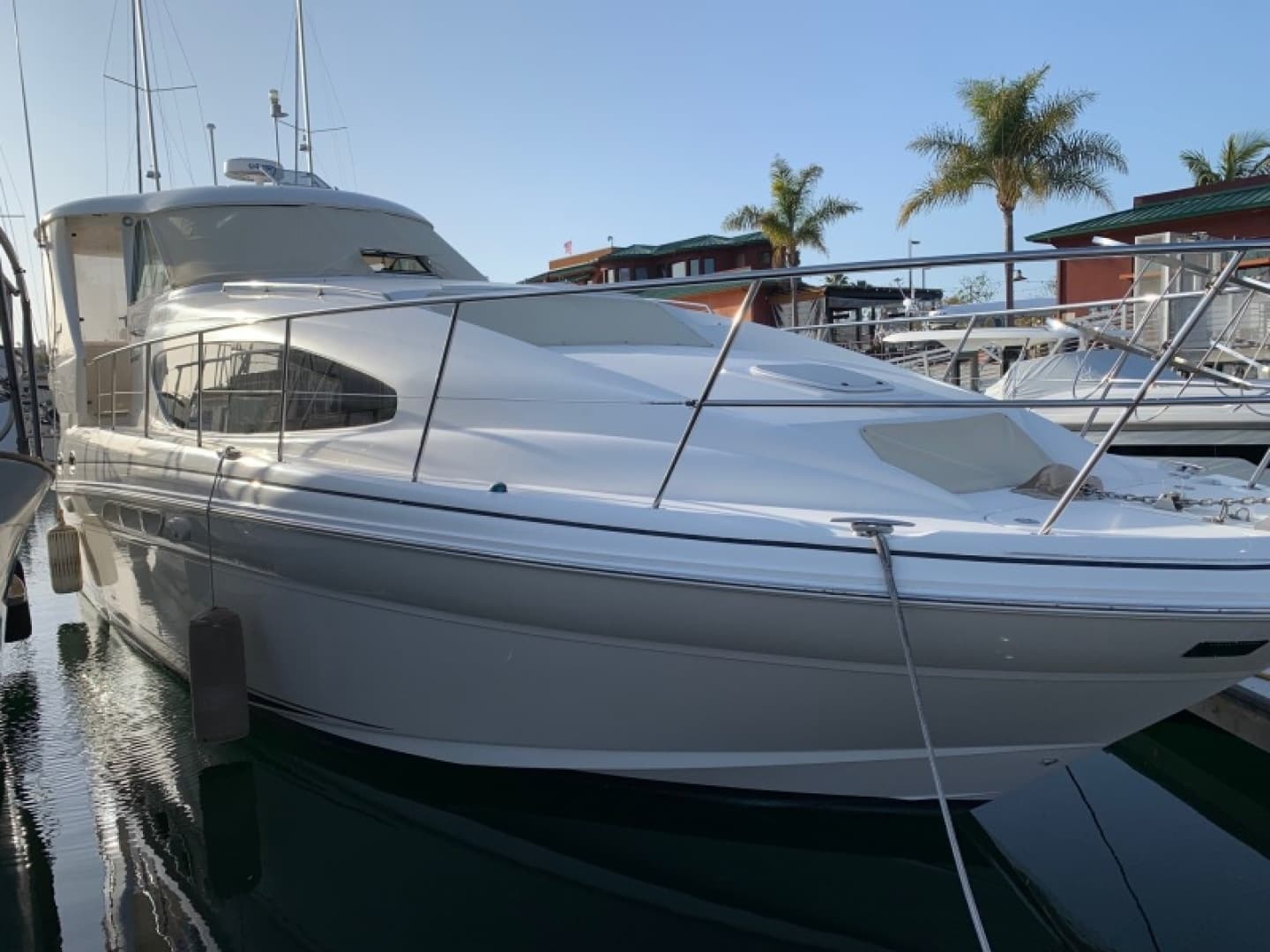 2004 Sea Ray 390 Motor Yacht - Image 3