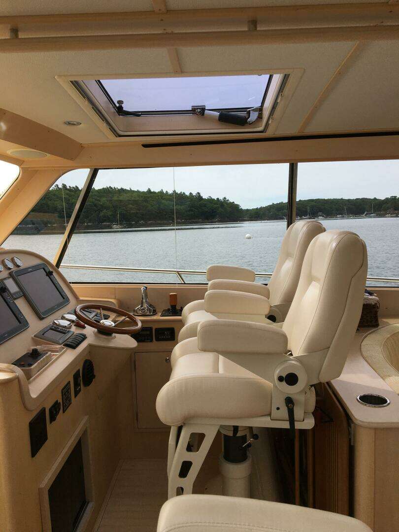 2013 Hinckley Talaria - Image 19