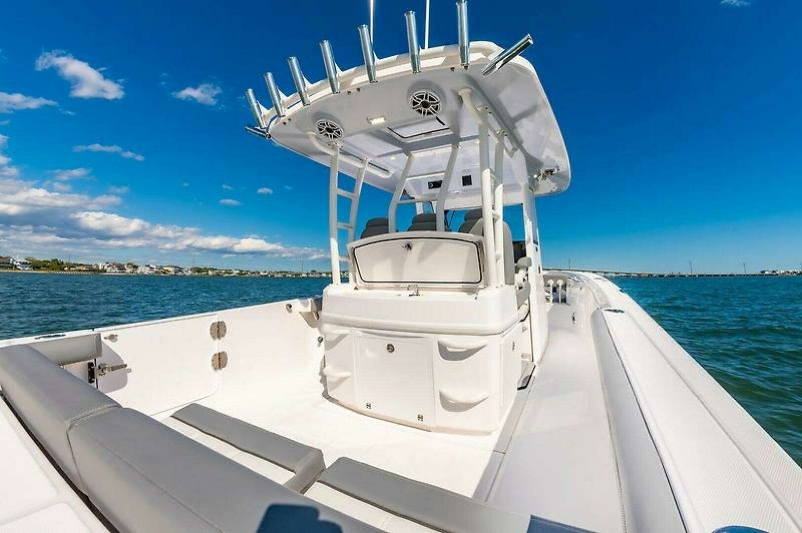 2023 Everglades 335CC - Image 28