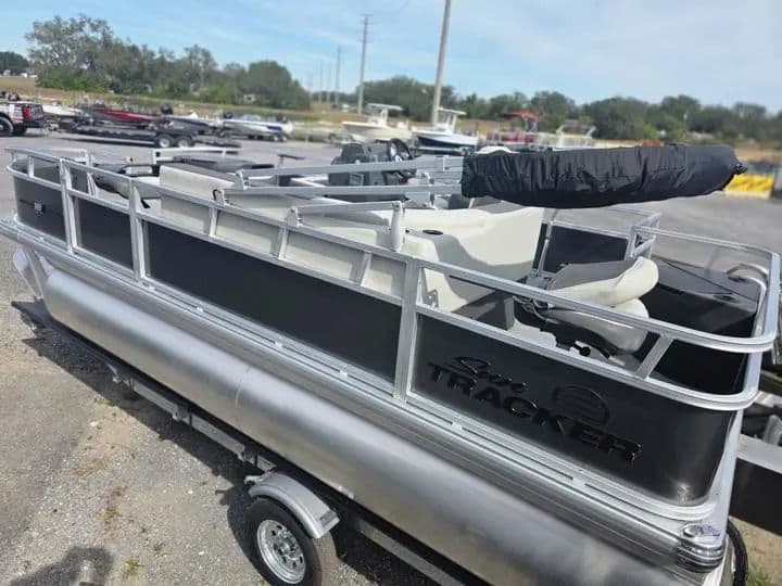 2026 Sun Tracker Bass Buggy 18 DLX - 3