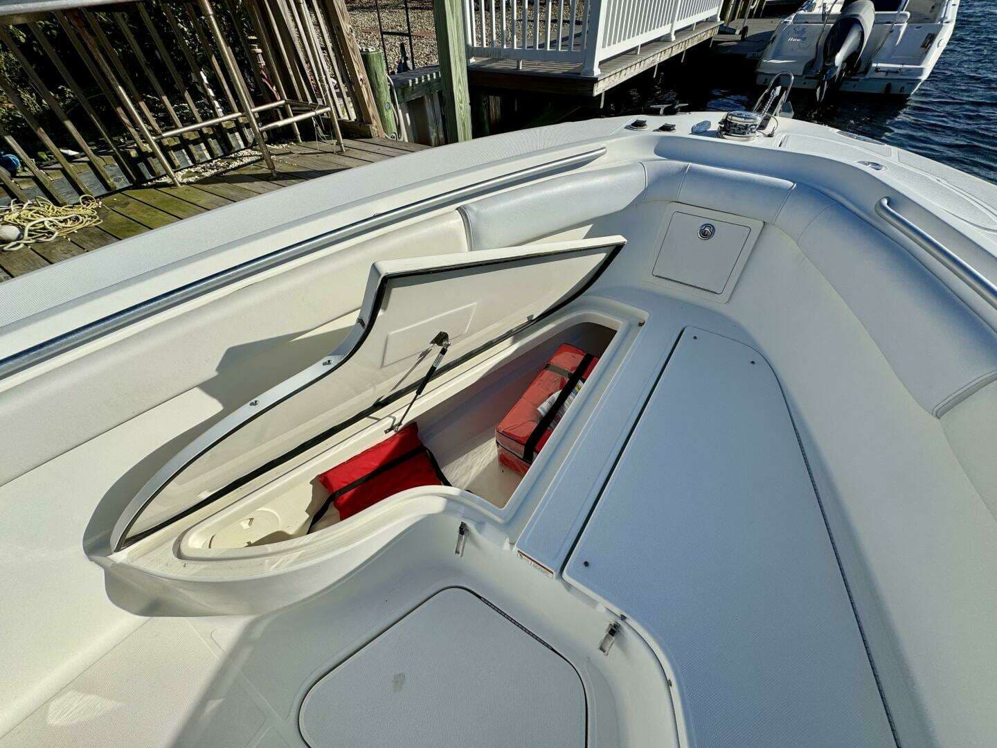 2004 Hydra-Sports Vector 3300 CC - Image 7