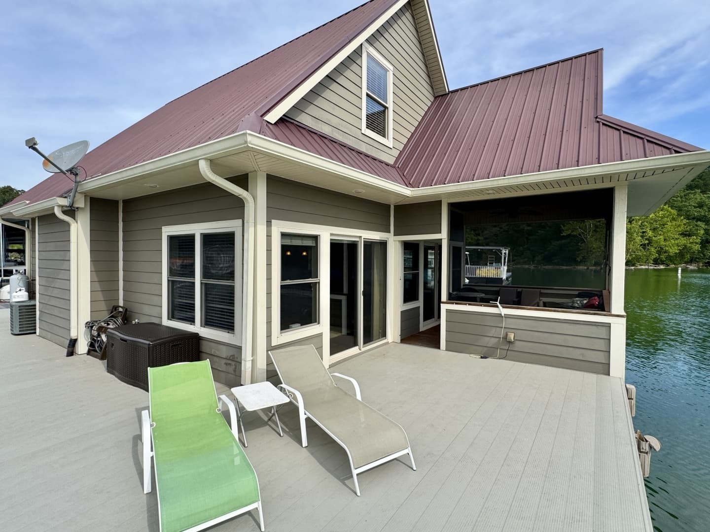 2010 Custom Floating Cabin - Approx 1340sqft - Image 90