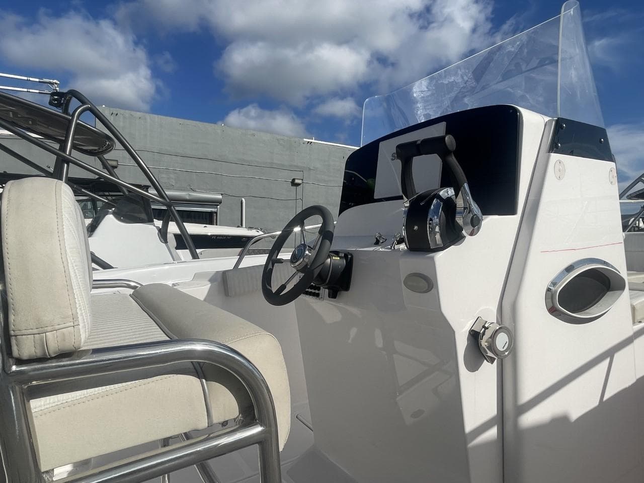 2022 Wellcraft 275cc boat cockpit with steering wheel and controls.