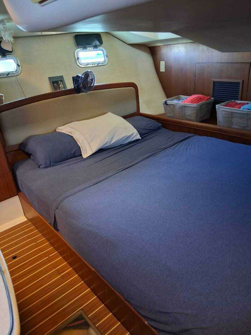 2004 Hunter 44 Aft Cockpit - Image 20