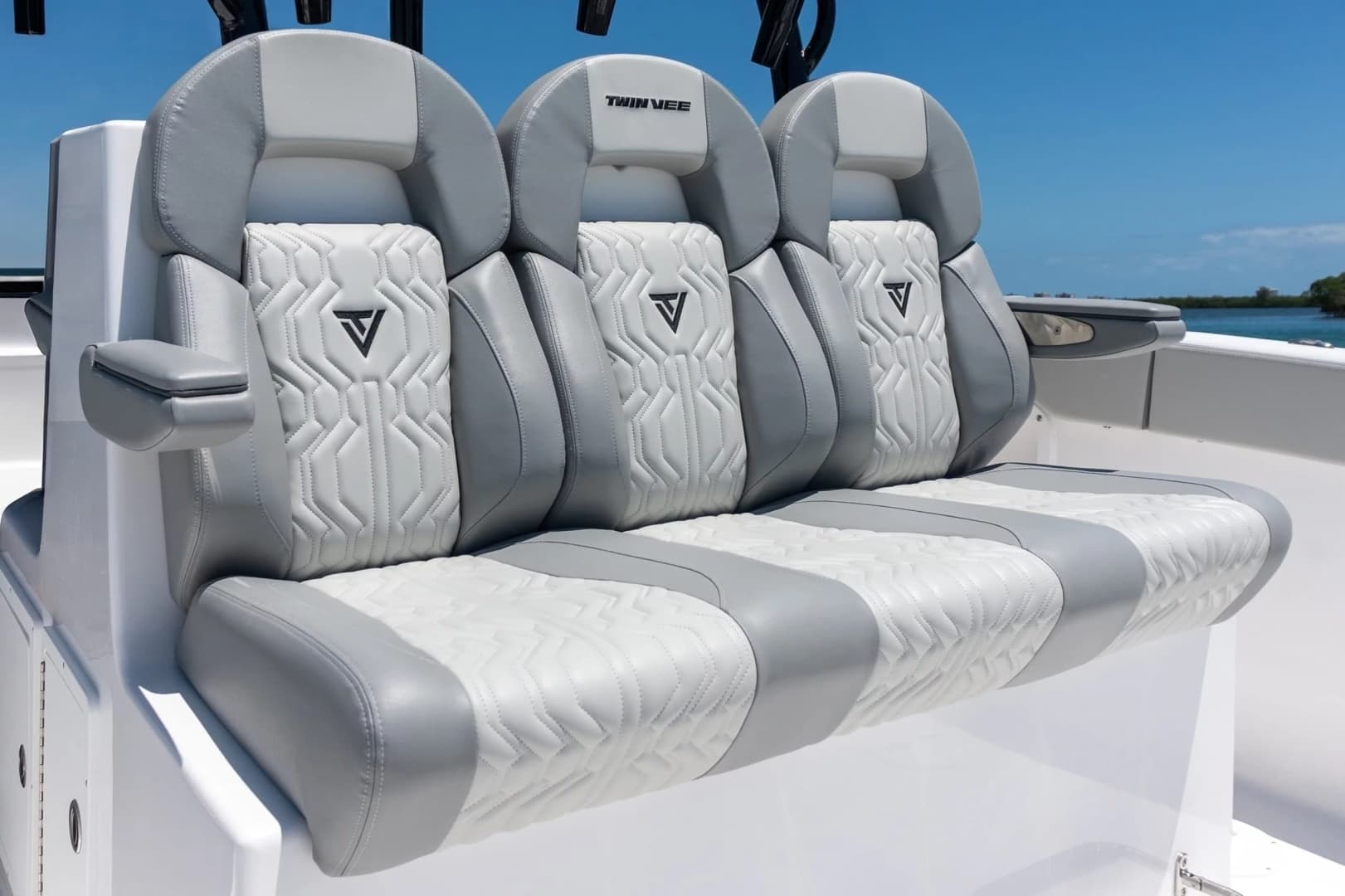 2026 Twin Vee 340 GFX CC - Image 13