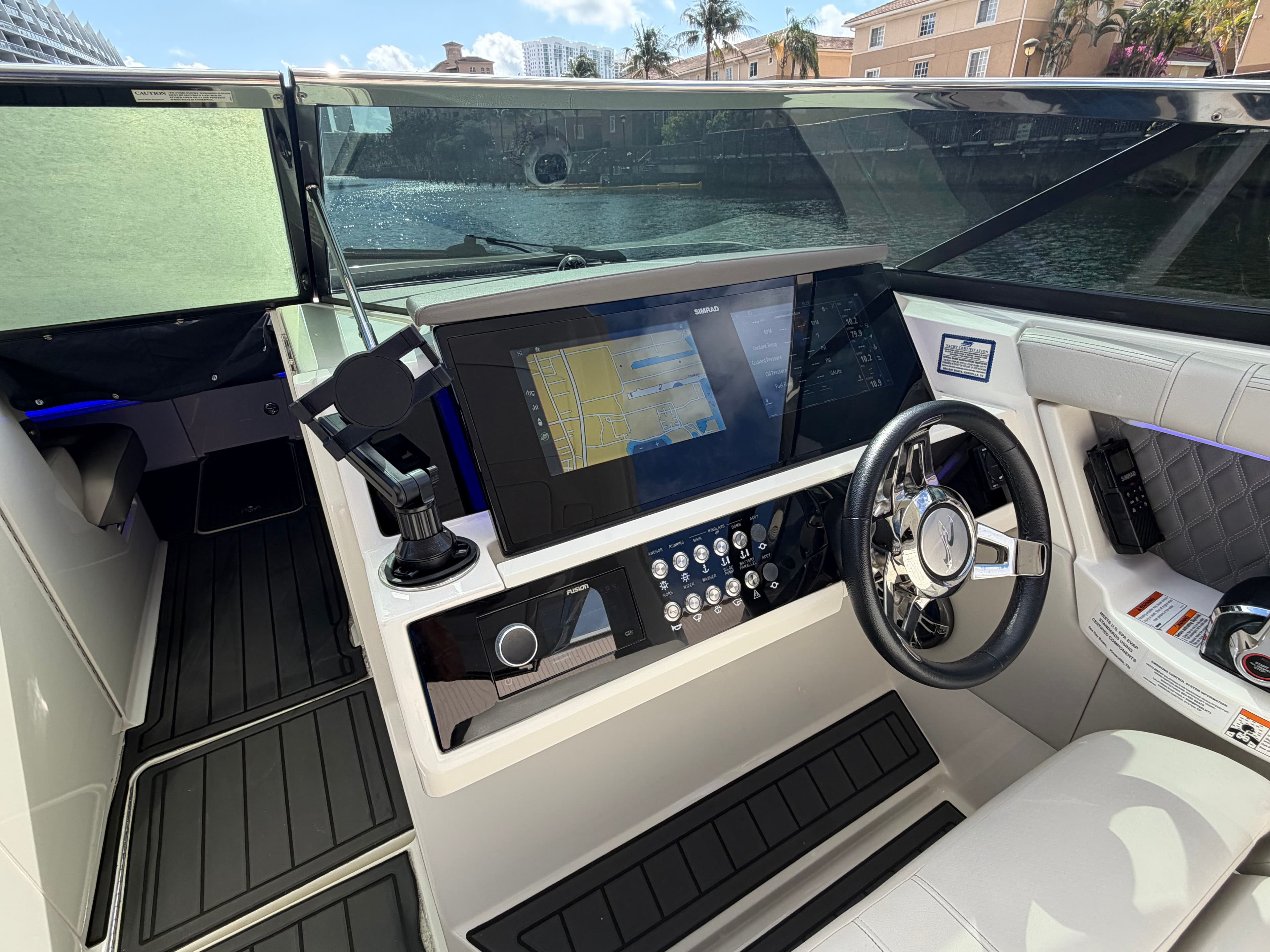 2023 Sea Ray SLX 350 Outboard - 33