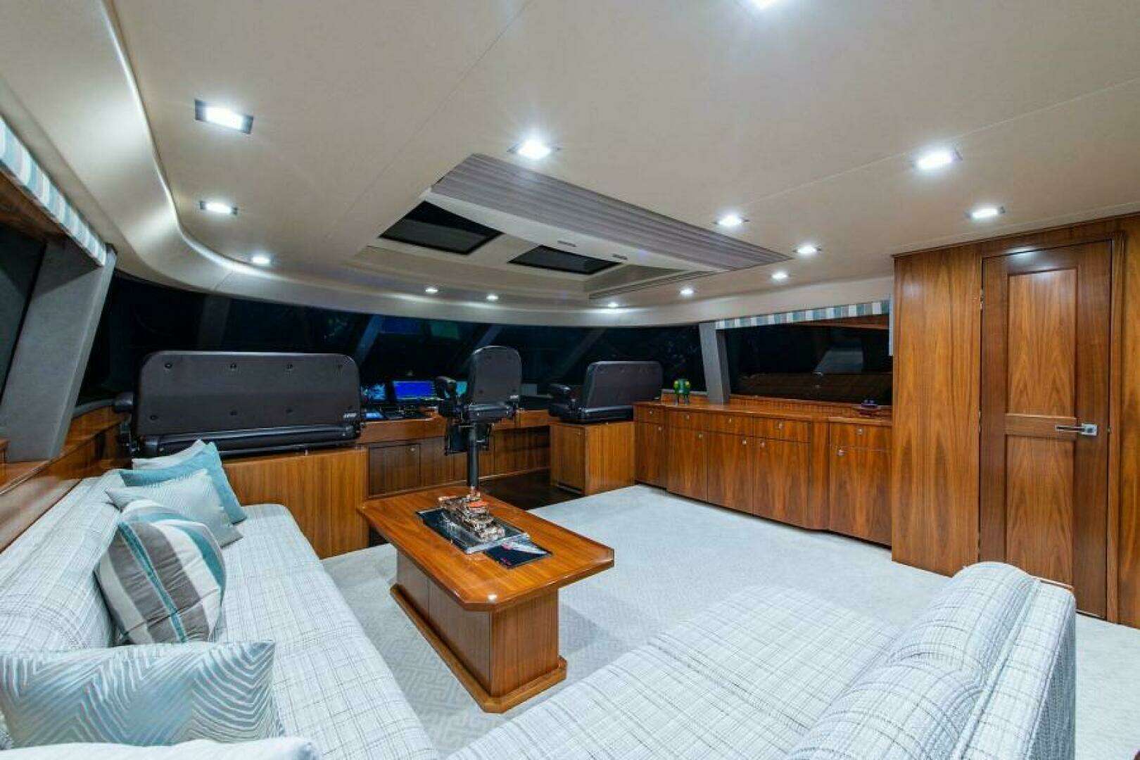 2018 Viking Enclosed Flybridge - Image 44