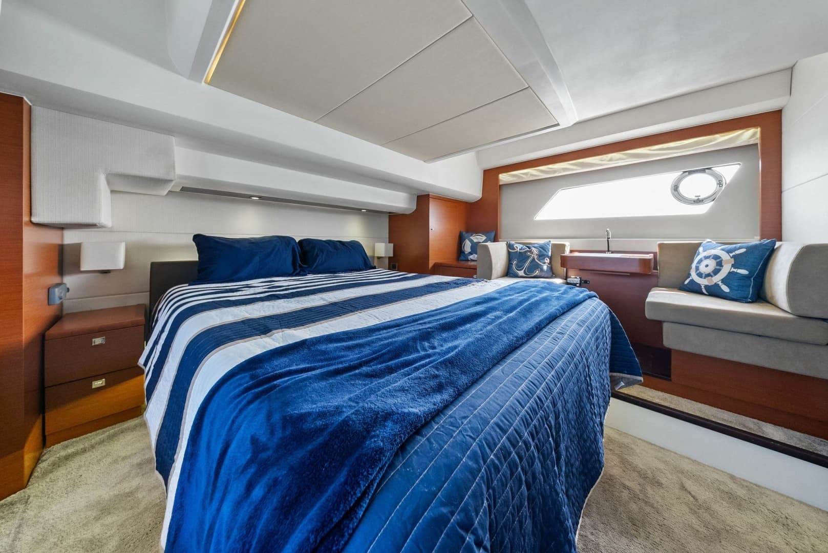 2015 Prestige 550 - Image 4