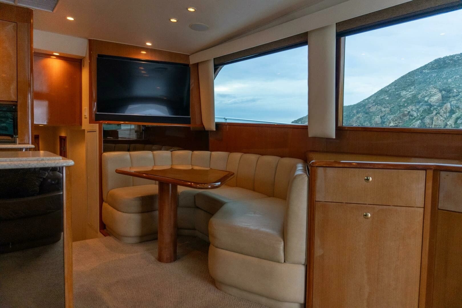 2000 Viking 55 Convertible - Image 4