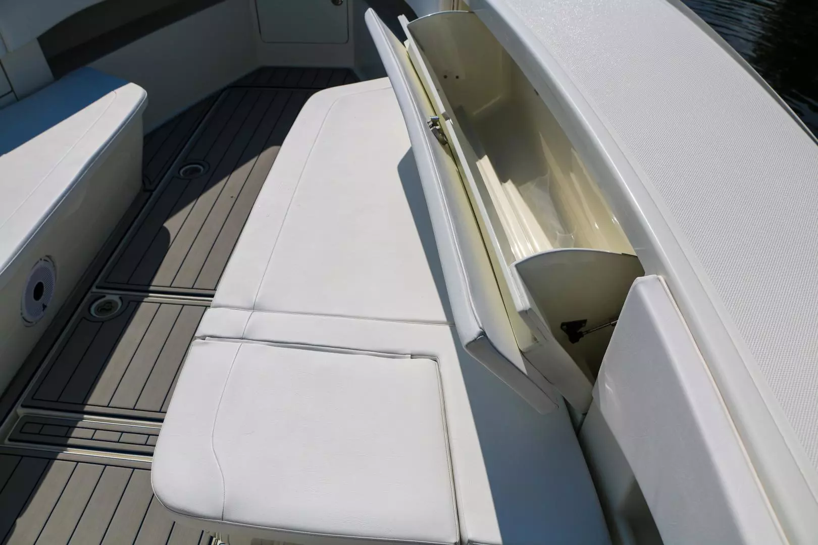 2016 SeaVee 390Z - Image 10