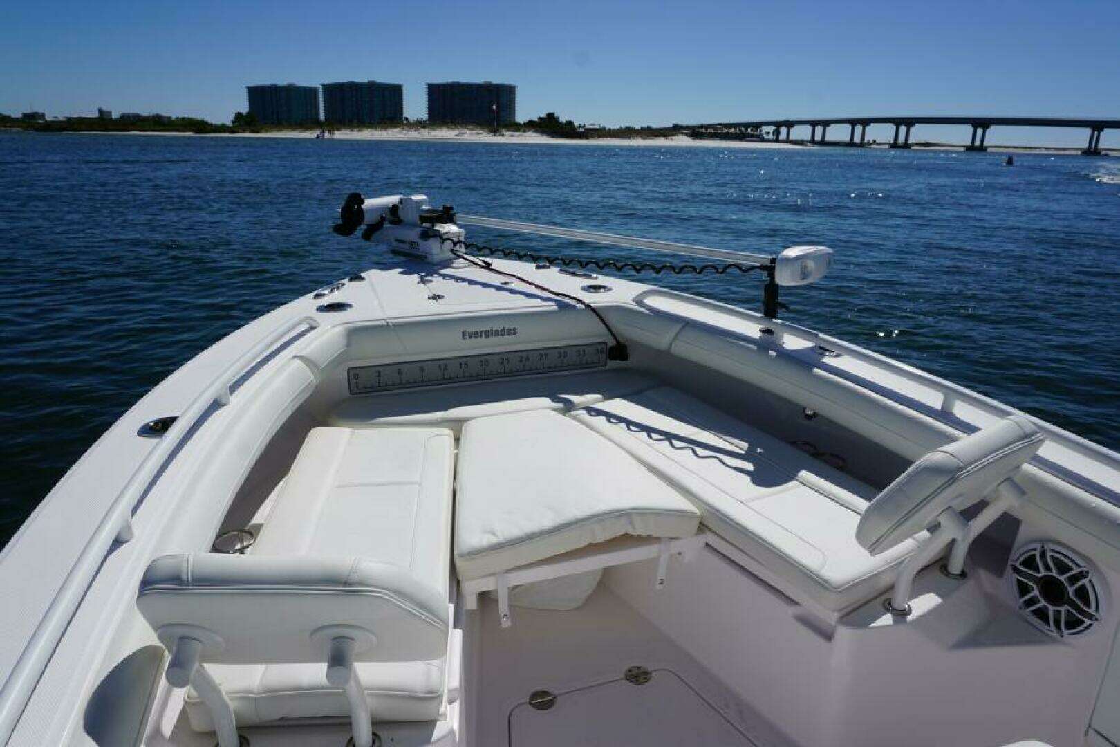 2022 Everglades 253 Center Console - Image 17