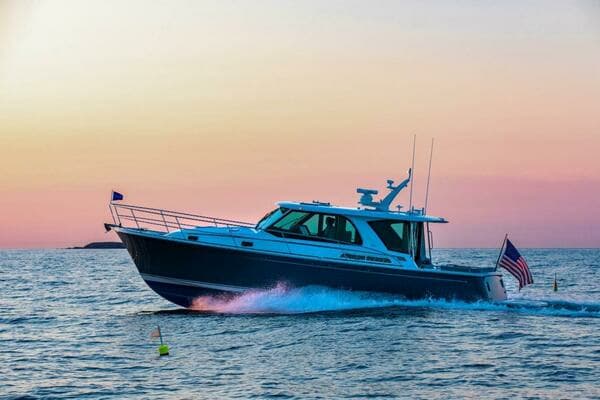 2027 Sabre 43 Salon Express - Image 1