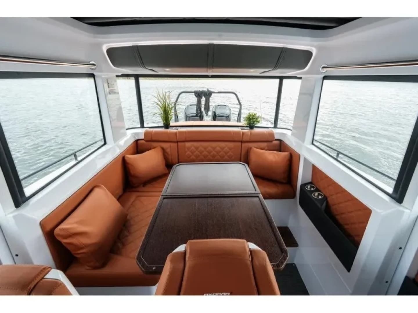2022 Axopar 37 XC CROSS CABIN - Image 11
