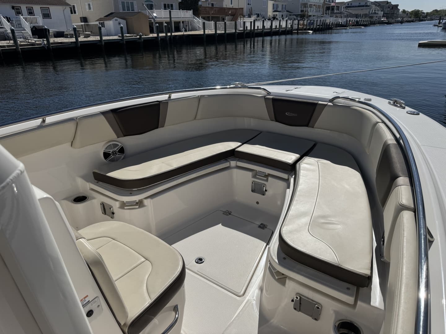 2020 Robalo R272 Center Console - Image 16