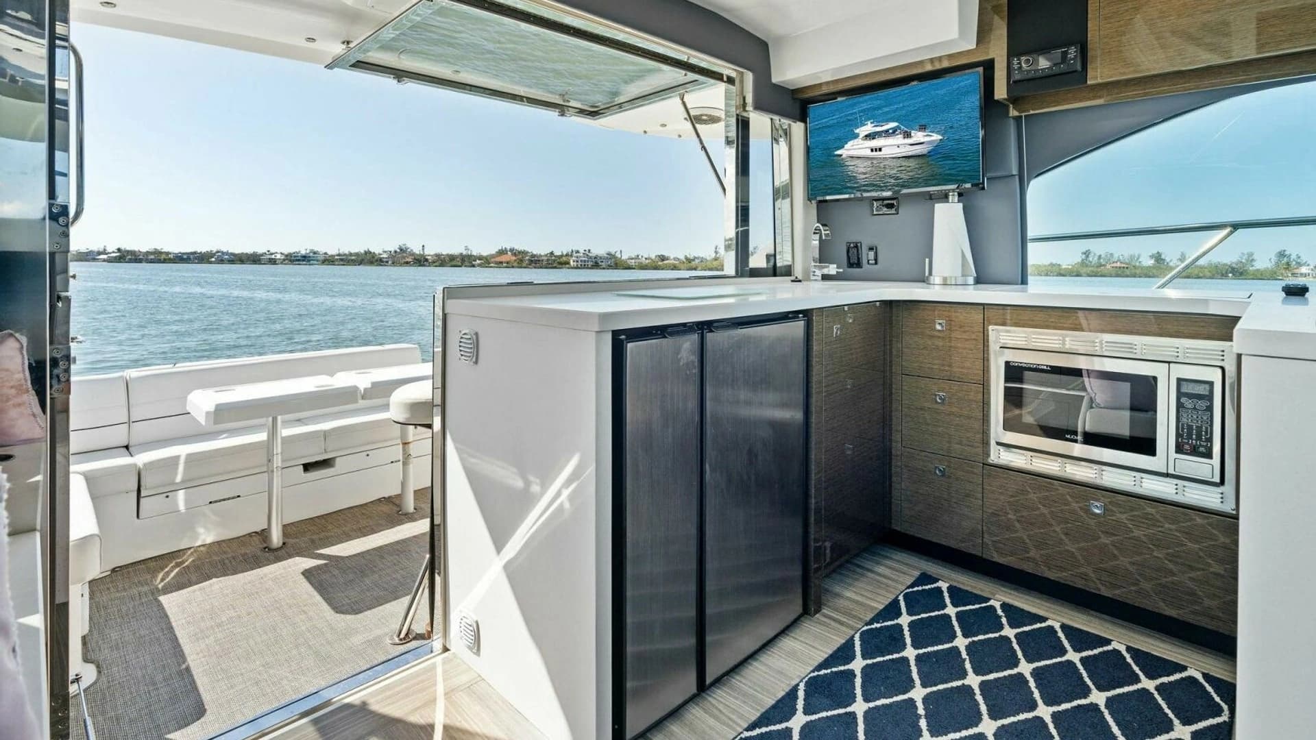 2019 Cruisers Yachts 45 Cantius - Image 30
