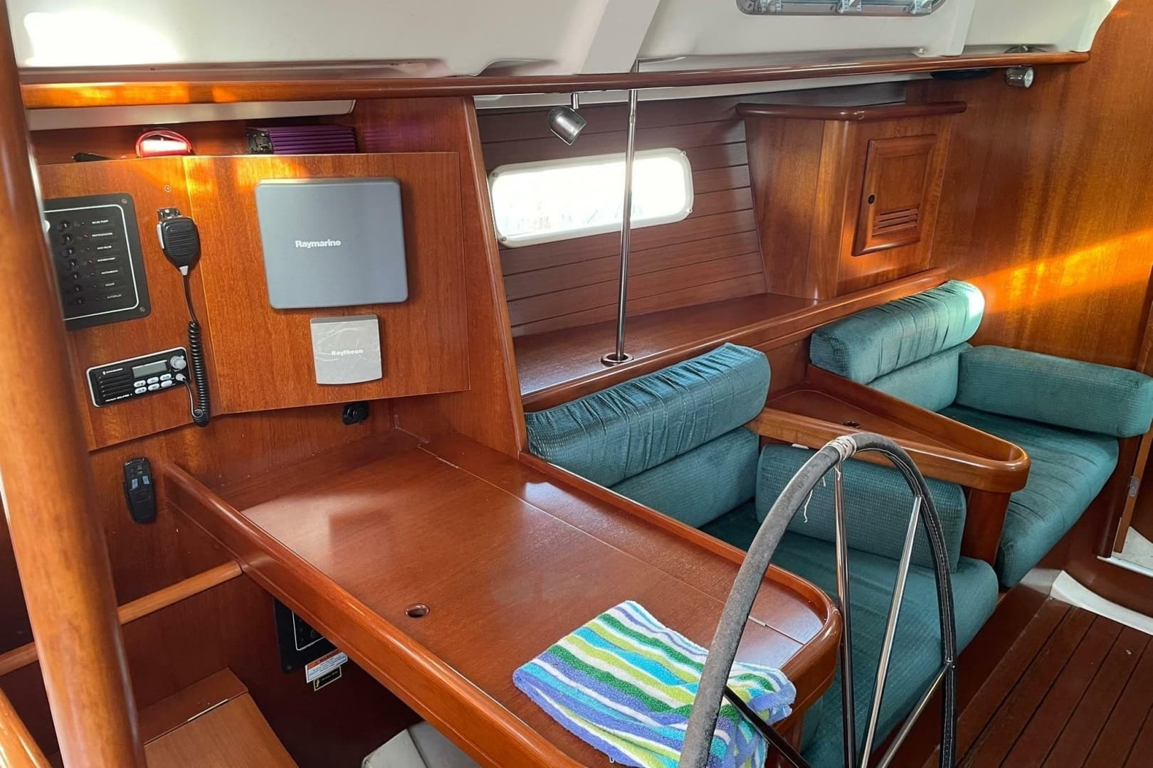 2000 Beneteau Oceanis 361 - Image 4