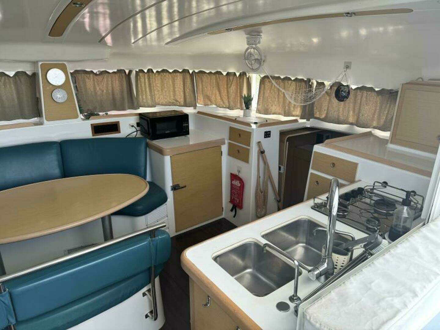2010 Lagoon 380 - Image 28