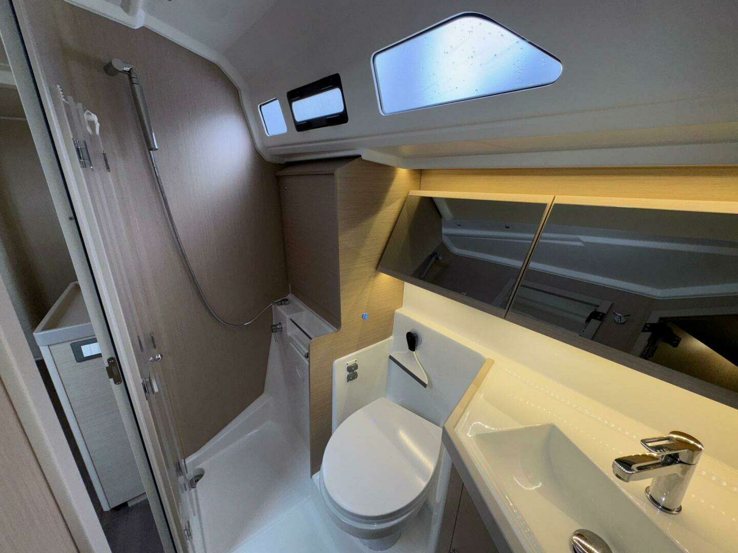 2022 Beneteau Oceanis 40.1 - Image 39