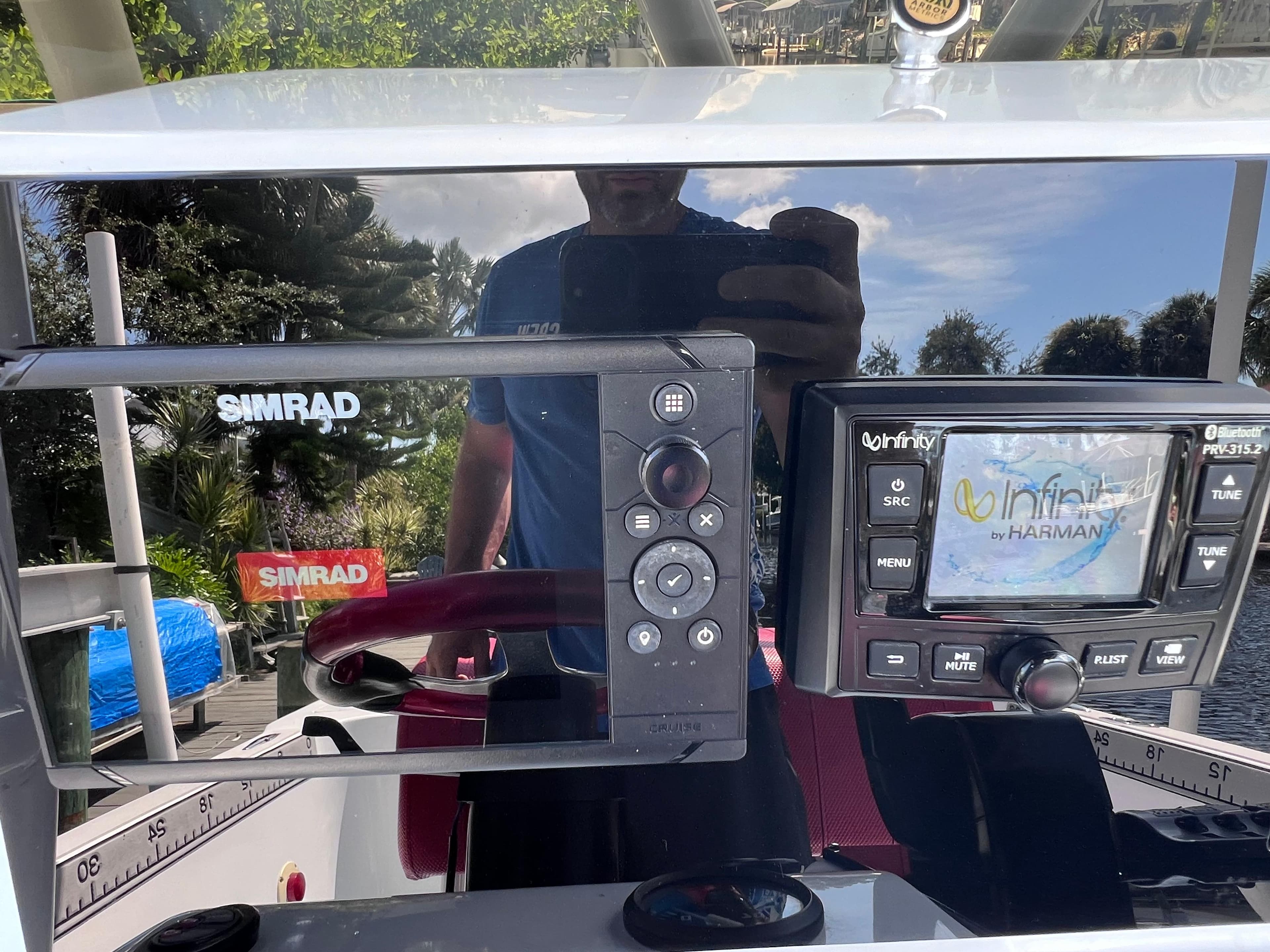 Boat dashboard featuring Simrad and Infinity by Harman displays, Concept 23 model, year 2000.