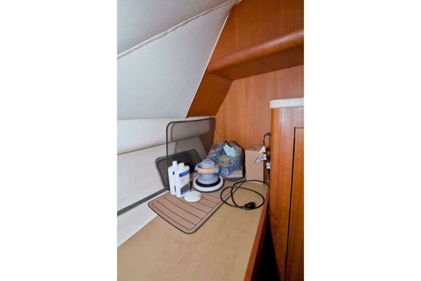 1998 Luhrs 36 Convertible - Image 40