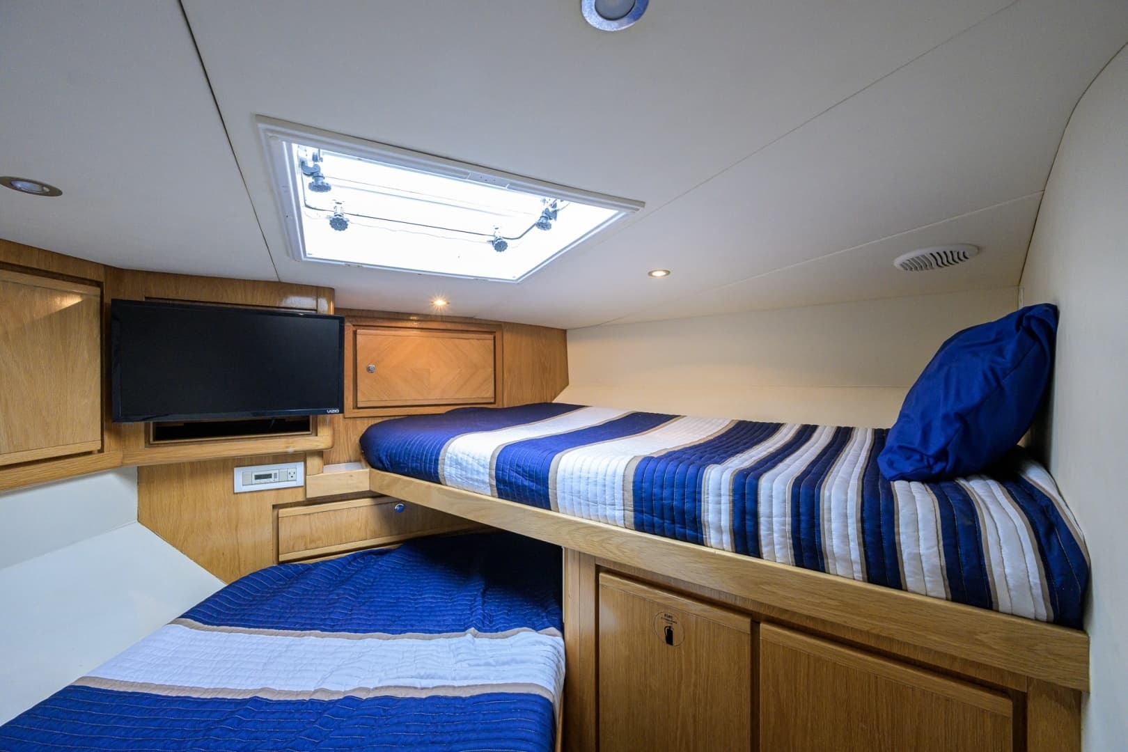 1998 Bertram — - Image 26