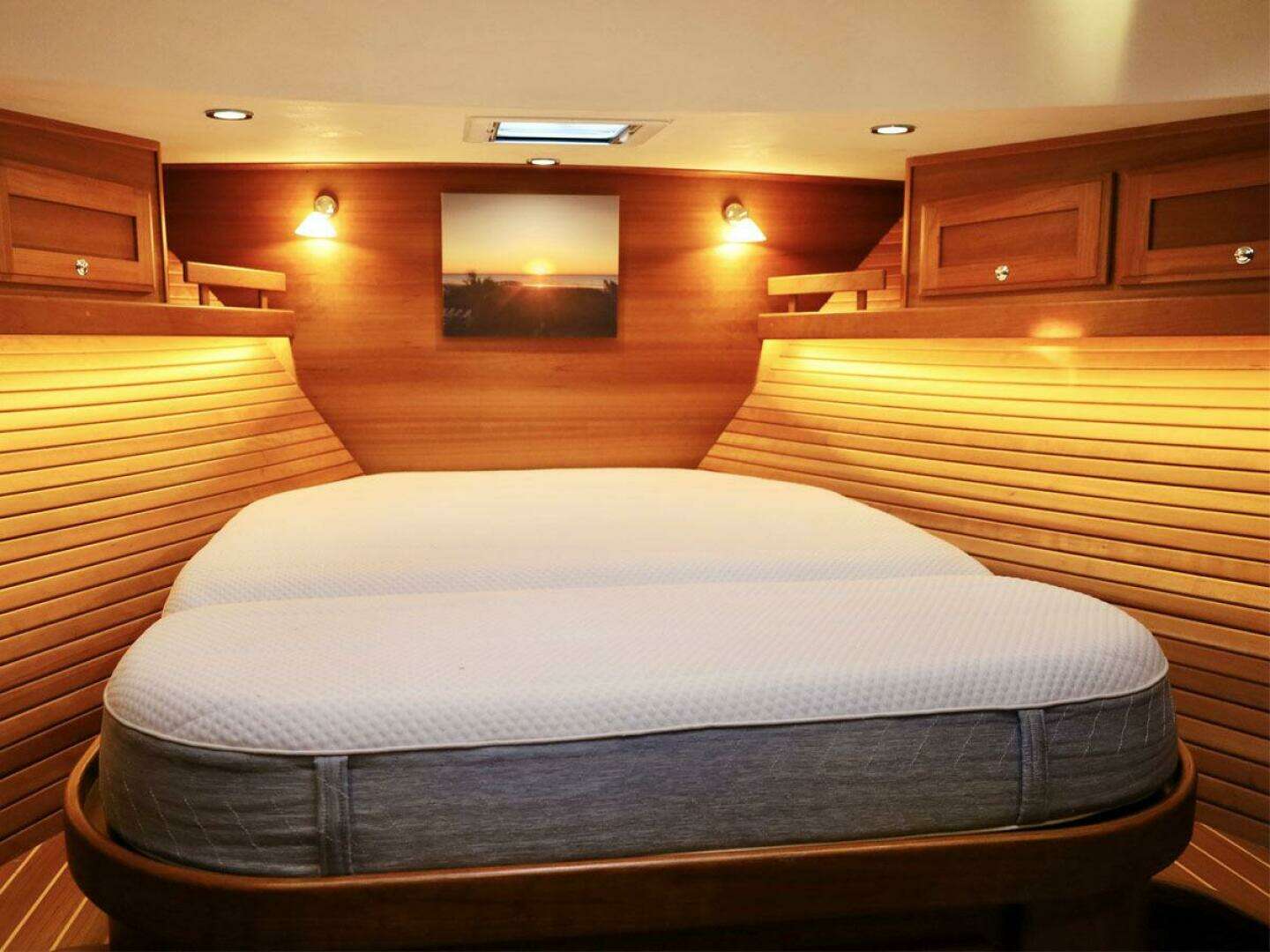 2018 Sabre 48 Flybridge Sedan - Image 22