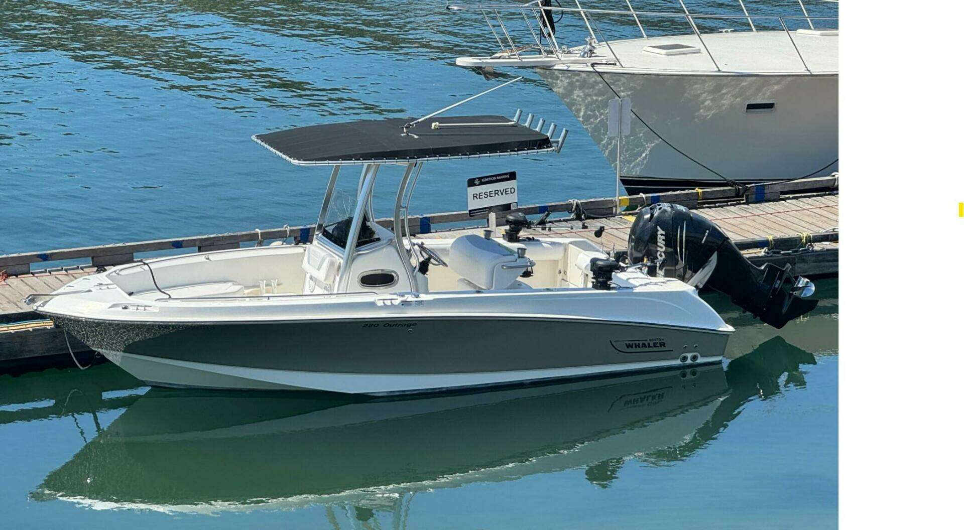 2014 Boston Whaler 220 Outrage - Image 2