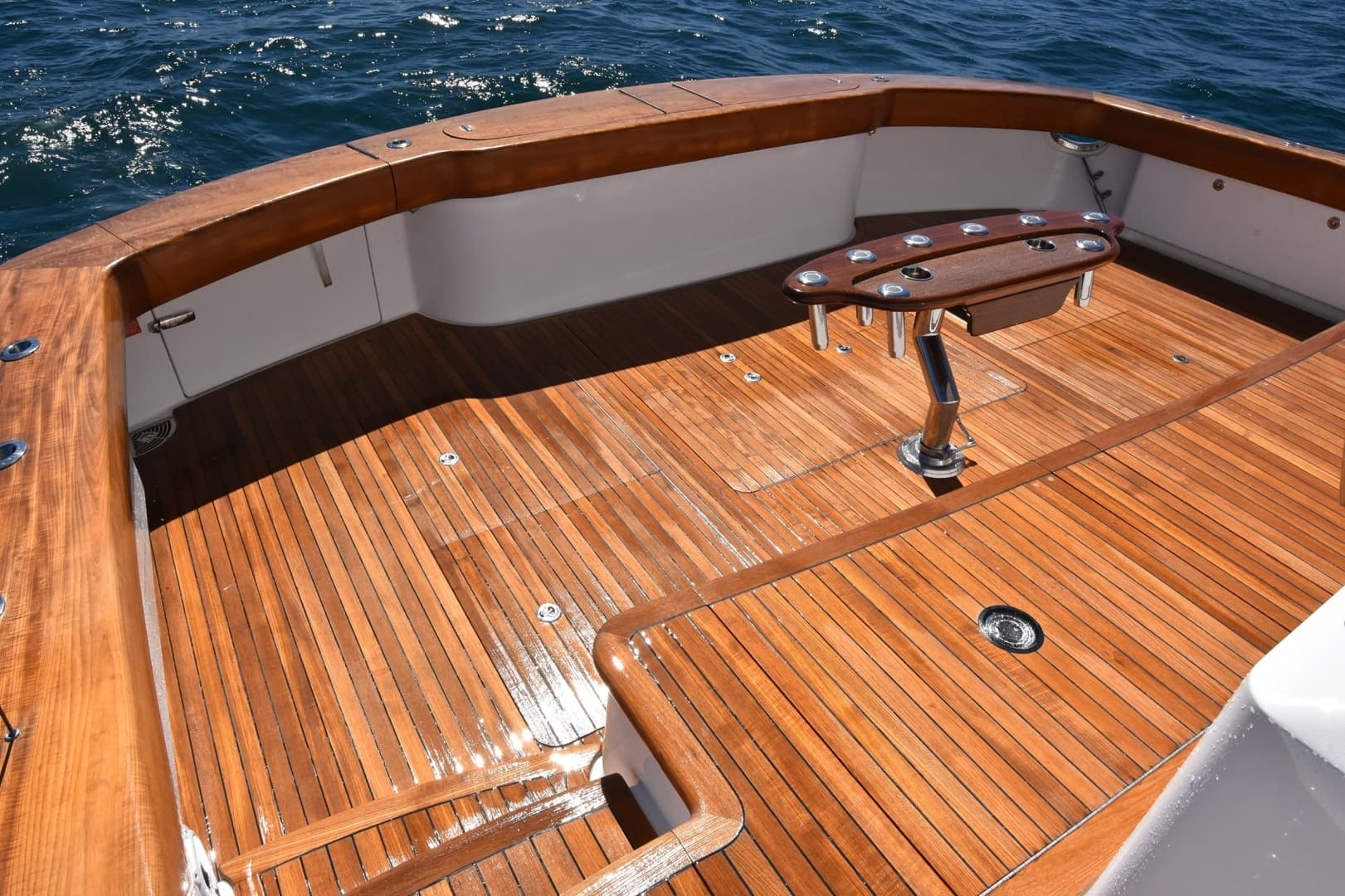 2024 Viking 90 Skybridge - Image 32