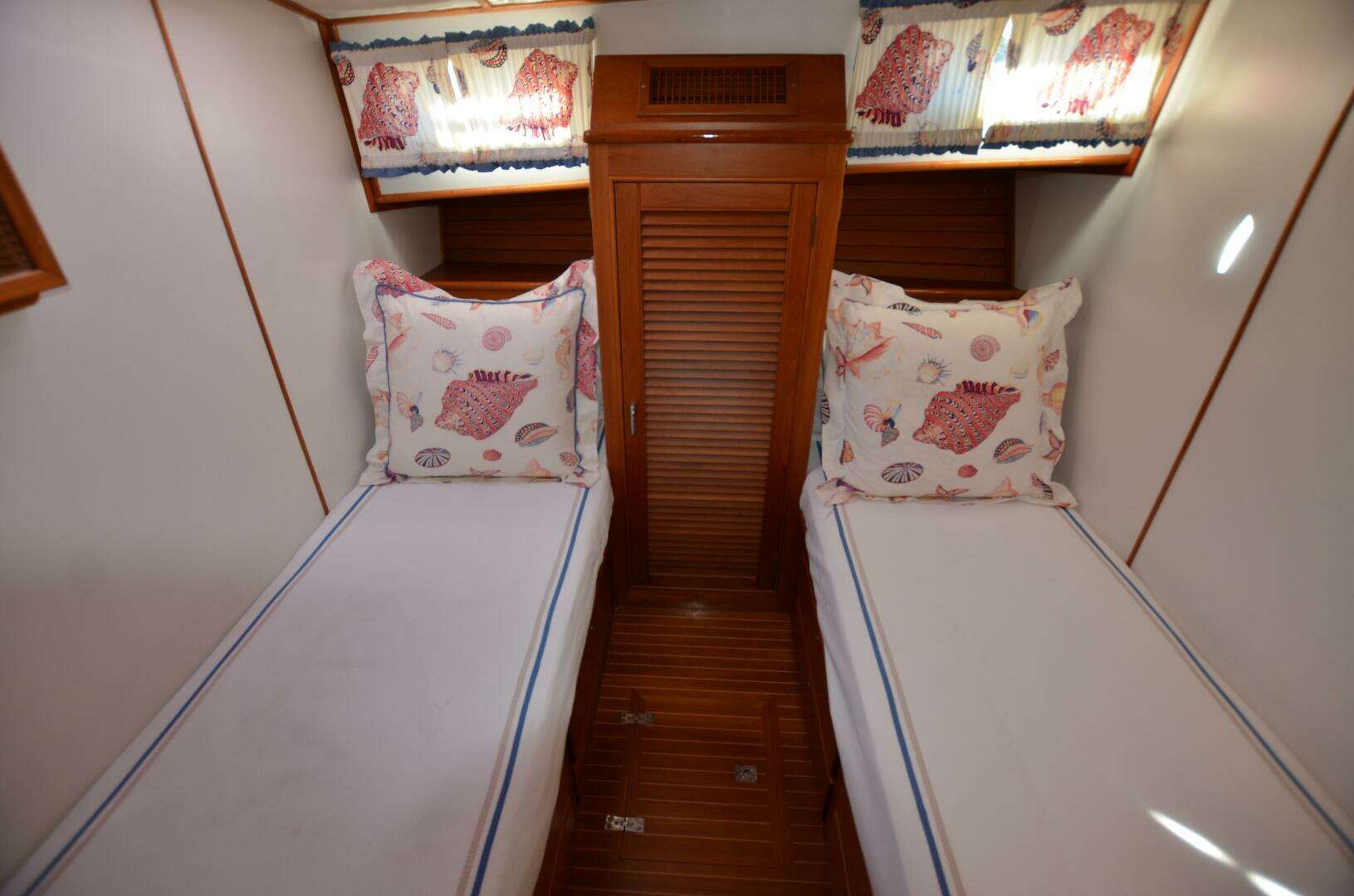 2000 Grand Banks Eastbay HX - Image 39