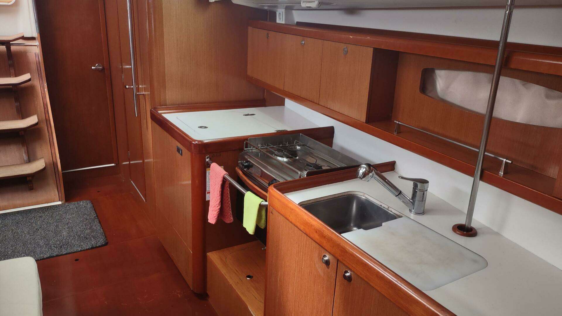 2011 Beneteau Oceanis 43 - Image 9