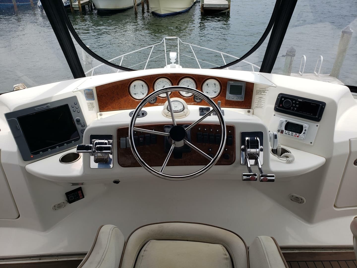2006 Silverton 34 Convertible - Image 21