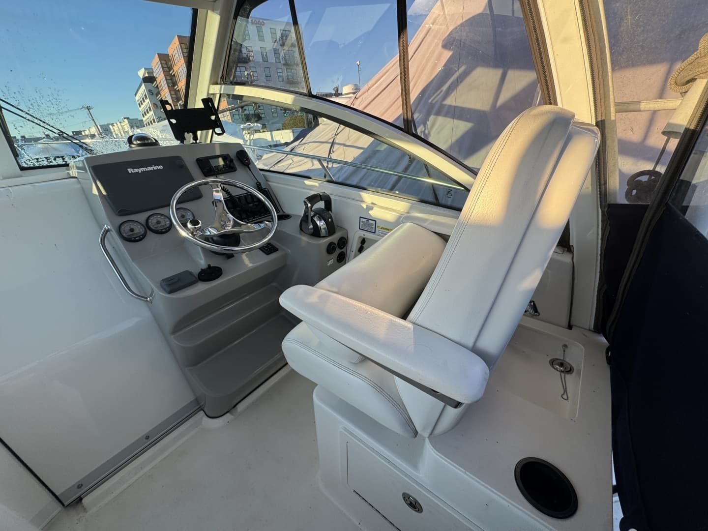 2015 Boston Whaler 285 Conquest - Image 6