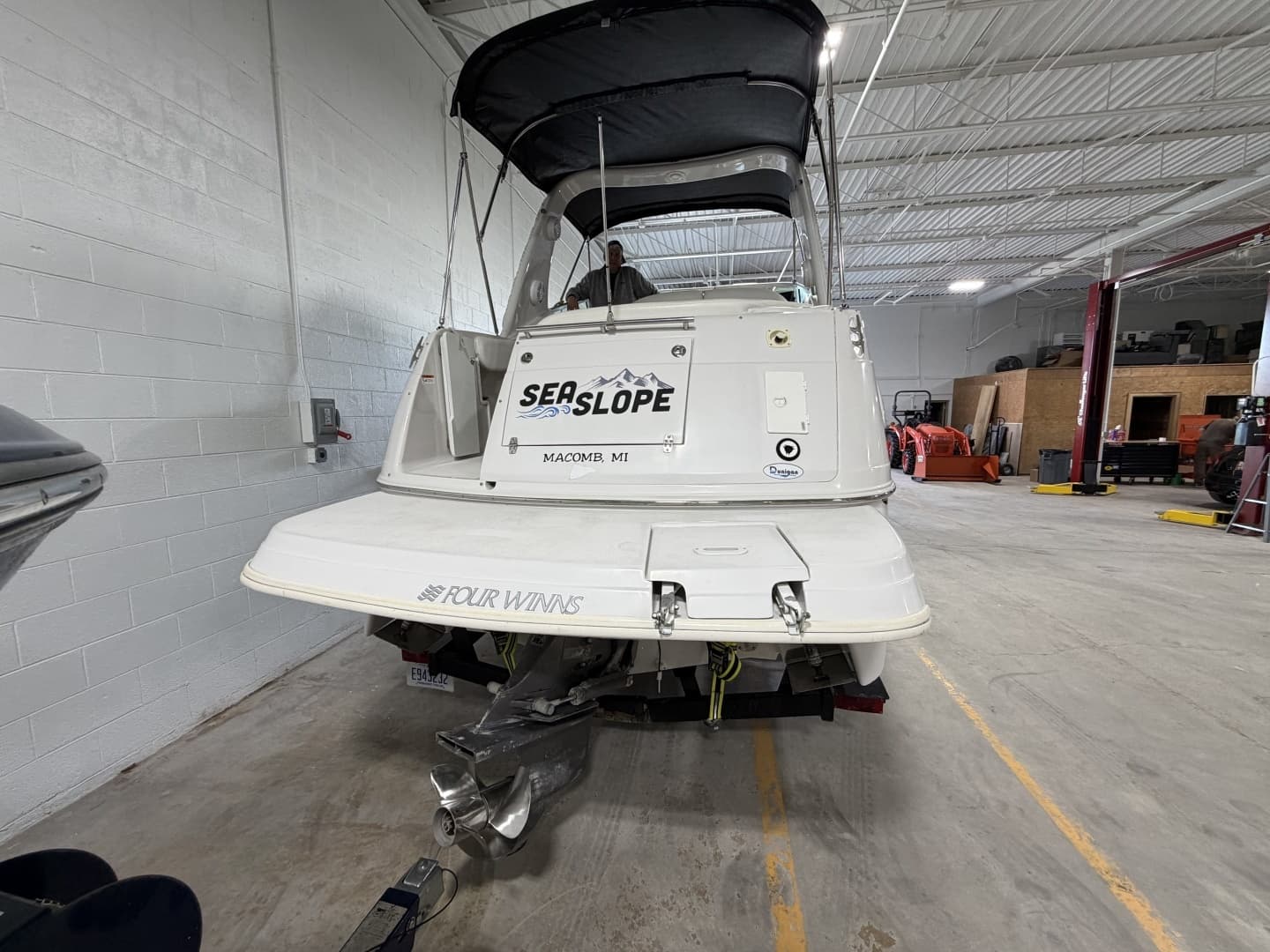 2005 Four Winns 268 Vista - Image 10