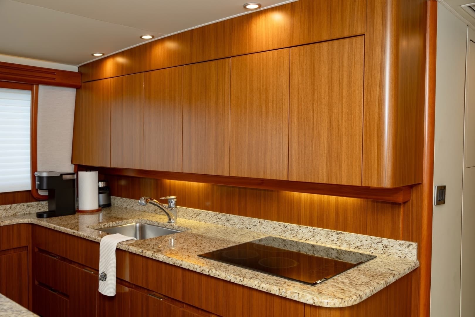 2008 Viking 60 Convertible - Image 7