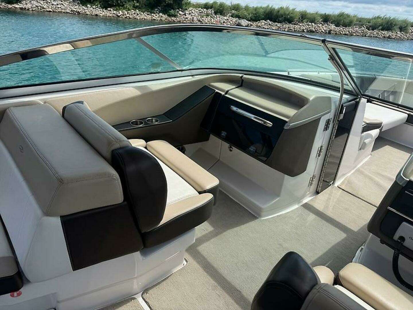 2013 Regal 3200 Bowrider - Image 16