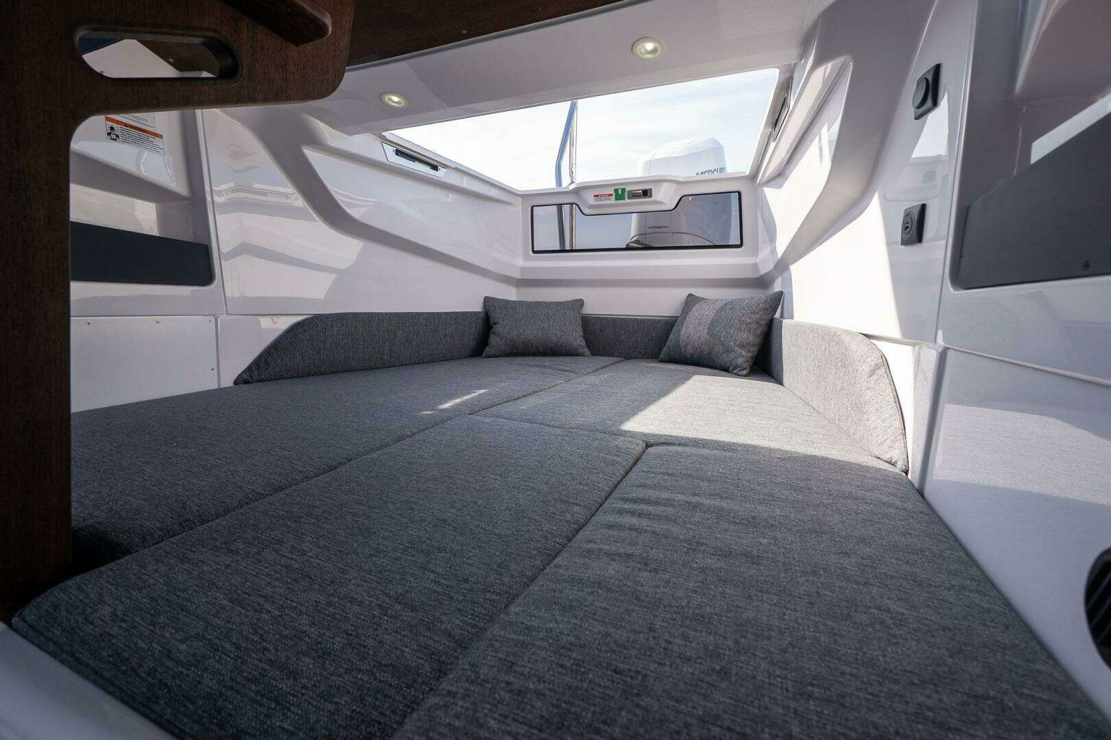 2026 Axopar Cross Cabin - Image 37
