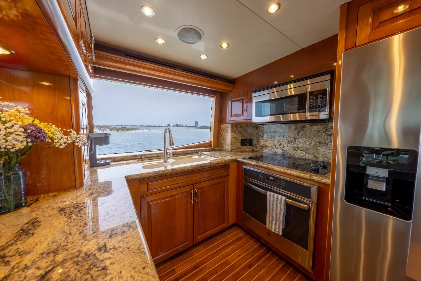 2004 Hatteras Sport Deck - Image 6