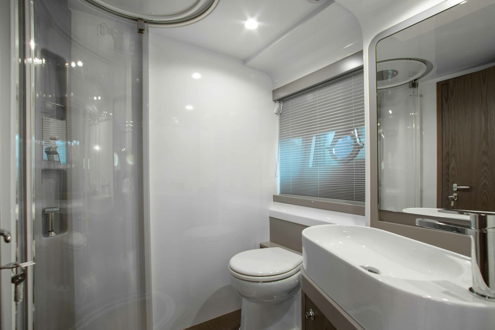 2022 Ferretti Yachts 550 - Image 25