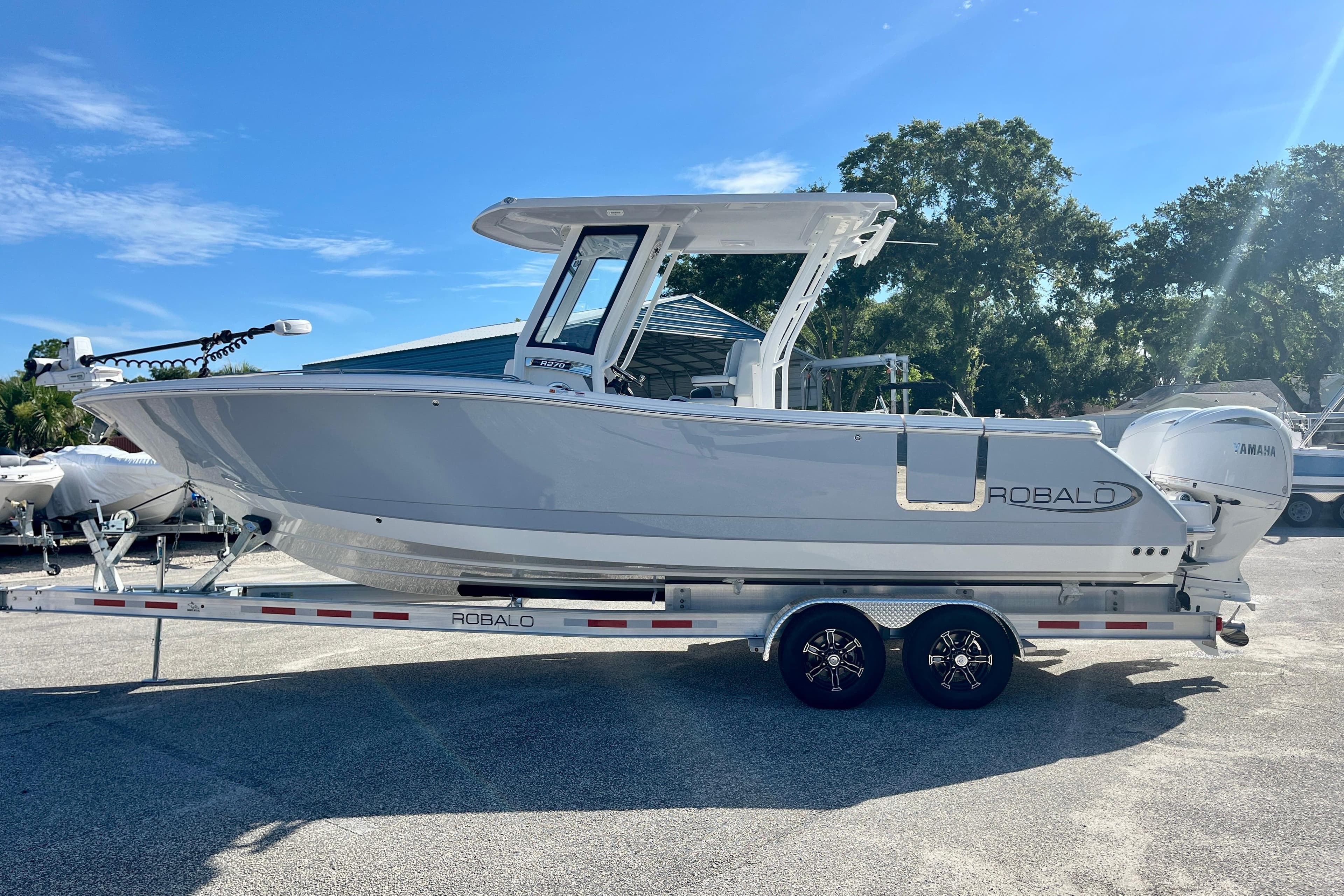 2026 Robalo R270 Center Console