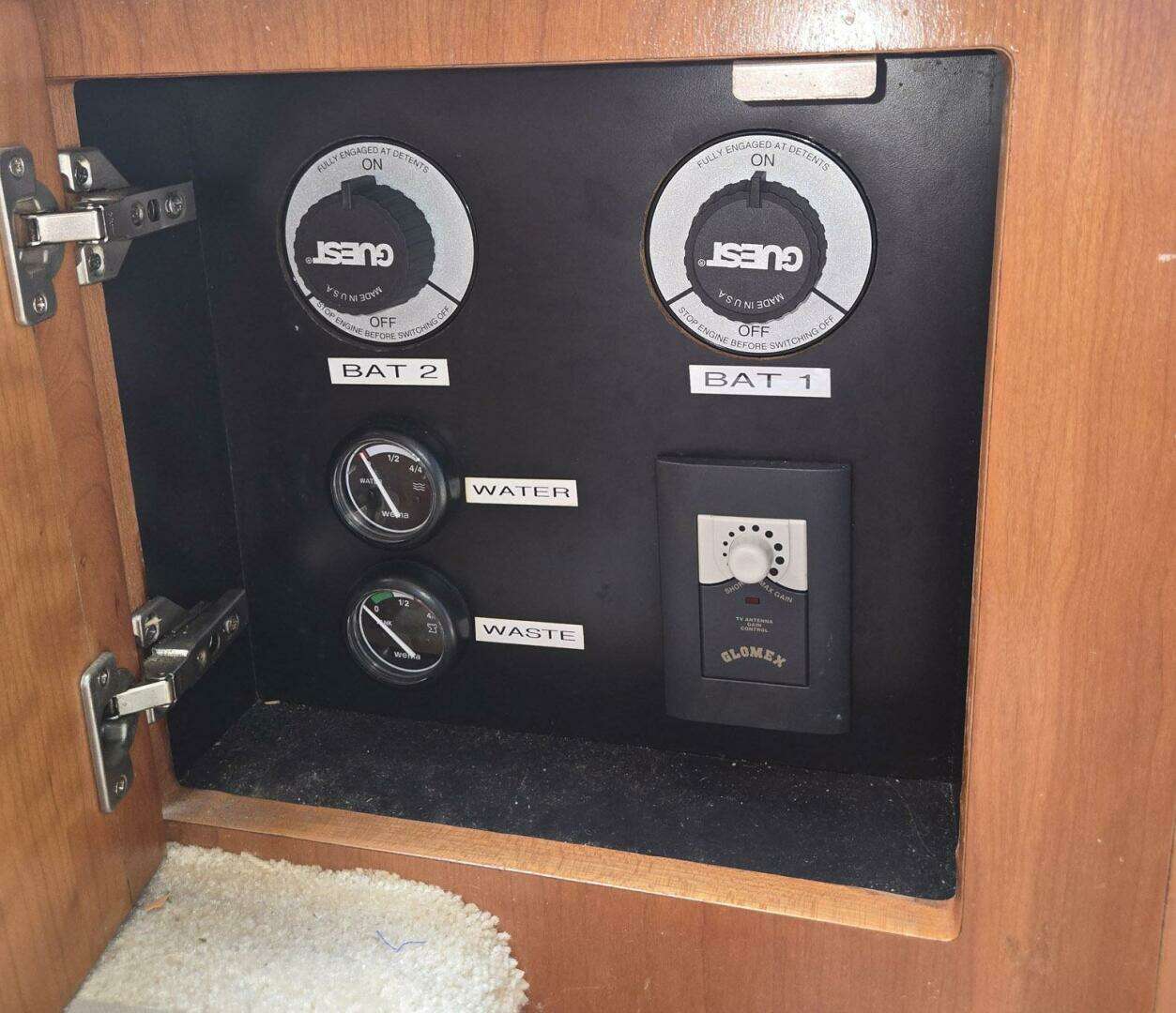 2003 Silverton 392 Aft Cabin Motor Yacht - Image 10